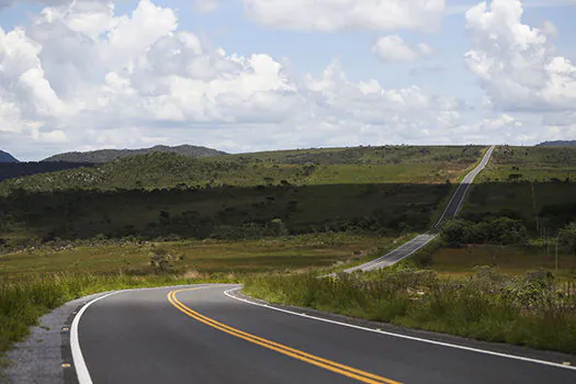 Governo assina concessão de duas rodovias federais entre GO e MG