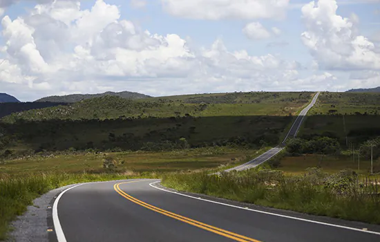 Governo assina concessão de duas rodovias federais entre GO e MG