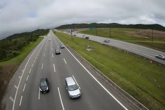 Concessionárias de rodovias reforçam mensagem para evitar viagens no feriado