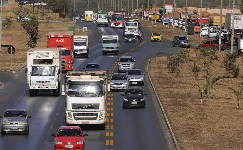 Fluxo de veículos nas rodovias paulistas cresce 5