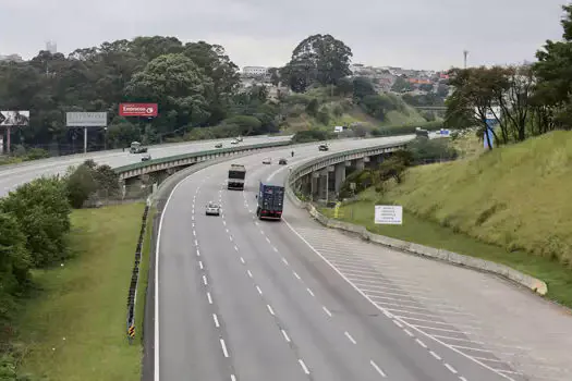 Obras nas rodovias seguem em andamento na RMSP, mesmo com a pandemia