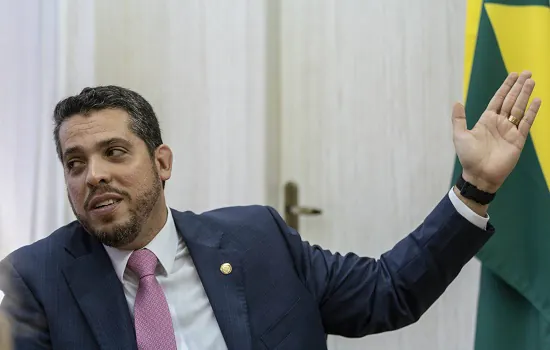 Deputado bolsonarista que quebrou placa de Marielle é denunciado