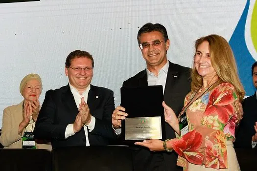 Rodrigo Garcia participa da abertura do 64º Congresso Estadual de Municípios