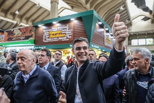 Rodrigo Garcia faz caminhada no Mercado Municipal e Bom Retiro