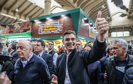 Rodrigo Garcia faz caminhada no Mercado Municipal e Bom Retiro