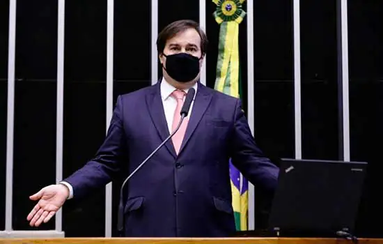 DEM expulsa Rodrigo Maia; irritado