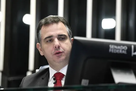 Rodrigo Pacheco exalta democracia e defende urna eletrônica