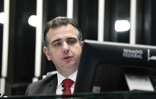 Rodrigo Pacheco exalta democracia e defende urna eletrônica