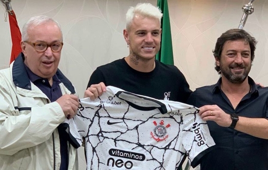 Corinthians anuncia contratação do atacante Roger Guedes