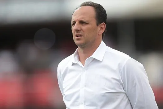 ”Sei que o torcedor está machucado, mas precisamos dele”, diz Rogério Ceni