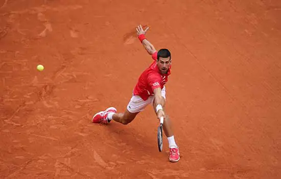 Djokovic vence Daniel Galán e se classifica no Roland Garros