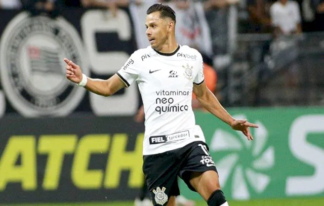 Luxemburgo preserva trio e Corinthians não terá Giuliano