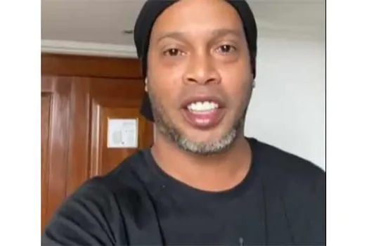 Ronaldinho é diagnosticado com covid-19 e cancela presença em evento no Mineirão