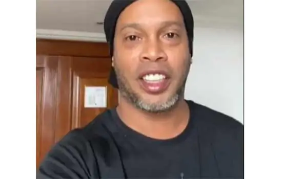 Ronaldinho é diagnosticado com covid-19 e cancela presença em evento no Mineirão