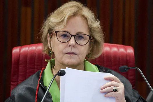 Rosa Weber suspende queixa-crime de Dilma contra Bolsonaro até o fim do mandato