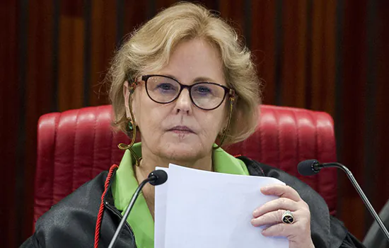 Rosa Weber suspende queixa-crime de Dilma contra Bolsonaro até o fim do mandato