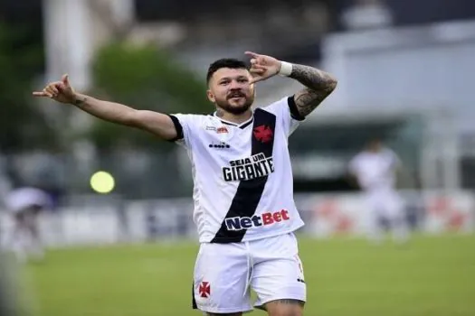 Rossi celebra ‘volta para casa’ e já se coloca à disposição no Vasco: ‘Treinando forte’