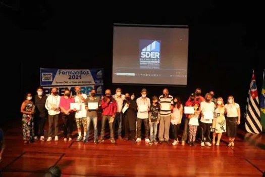 Ribeirão Pires forma alunos da Frente de Trabalho e Curso de Torno CNC