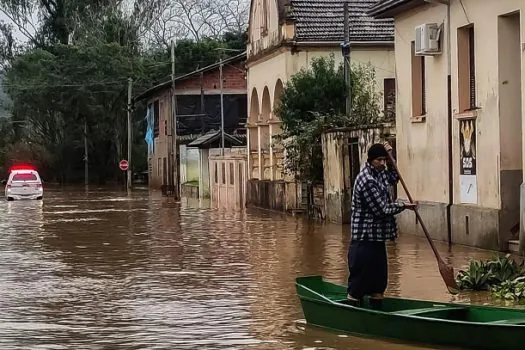 Com avanço de frente fria, RS permanece em alerta para temporais