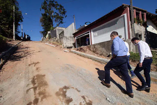 Prefeitura de Ribeirão Pires pavimenta Rua Passo Fundo