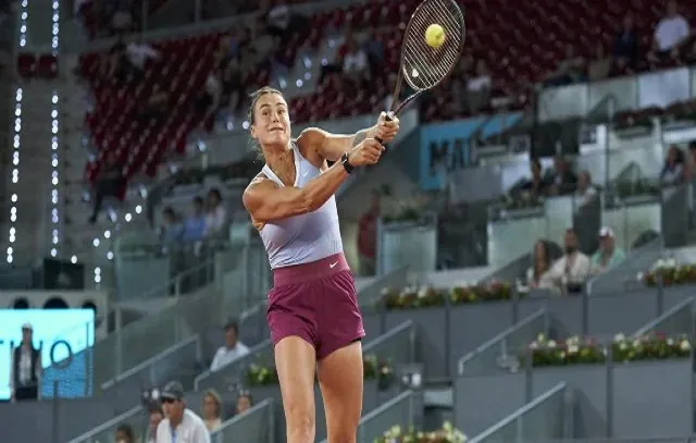 Aryna Sabalenka supera Swiatek no saibro e é bicampeã em Madri