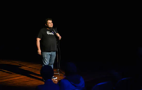 Stand up “Saco de Pancadas” reuniu grande público em Ribeirão Pires