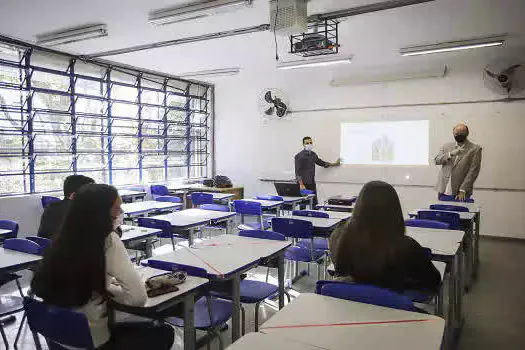 Educação complementar é oferecida a alunos da Capital para estimular aprendizado