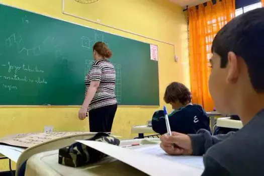 Volta às aulas: 51% das crianças do 2º ano do Ensino Fundamental não aprenderam a ler e escrever no Estado de SP