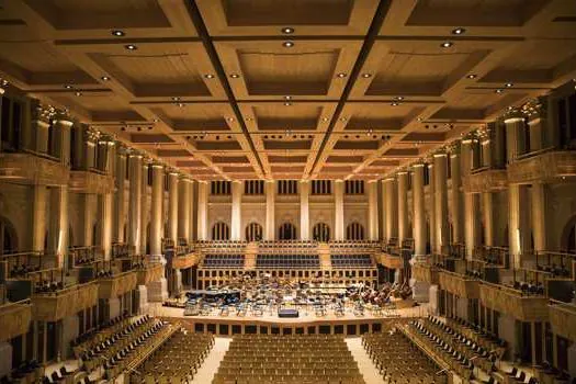 Osesp promove encontro de regente ucraniano com pianista russo no palco da Sala São Paulo