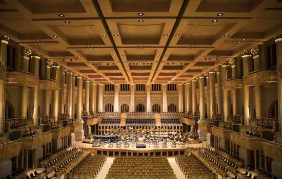 Osesp promove encontro de regente ucraniano com pianista russo no palco da Sala São Paulo