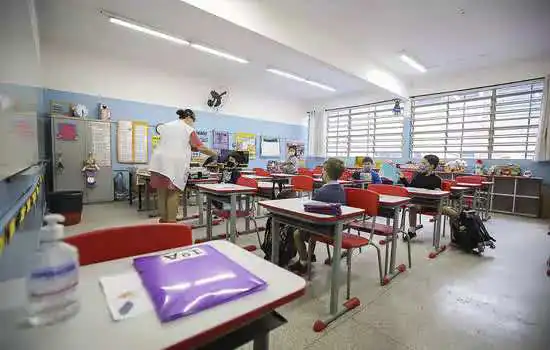 A saúde mental em sala de aula é tema de fórum online com educadores de todo o Brasil