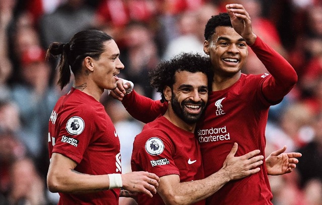 Liverpool vence Brentford em dia de vaias à Coroa e recordes de Salah