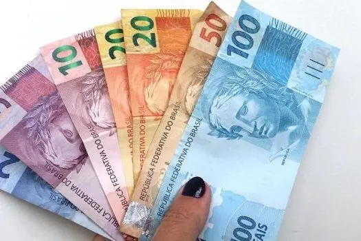 Salário mínimo ideal para uma família deveria ser R$ 6.388,55, calcula Dieese