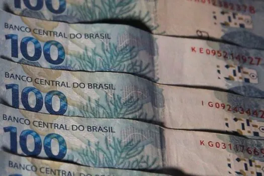 Governo ainda avalia se vai elevar o salário mínimo para R$ 1.320