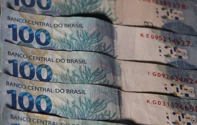 Governo ainda avalia se vai elevar o salário mínimo para R$ 1.320