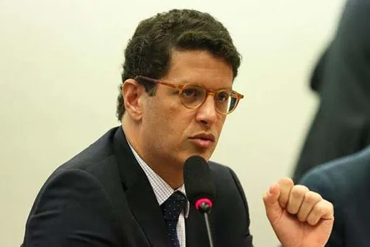 _x000D_Suspeito de corrupção, Salles entrega celular à PF 19 dias depois de buscas_x000D_