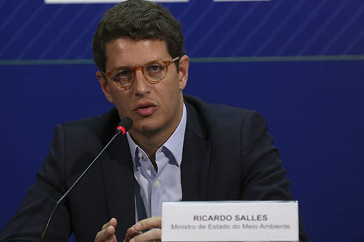 Ministro Ricardo Salles tem alta e recebe recomendação de repouso por cinco dias