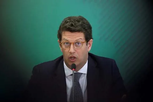 Salles diz que STF não poderia ter retido seu passaporte e recorre de decisão