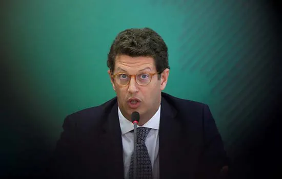 Salles diz que STF não poderia ter retido seu passaporte e recorre de decisão