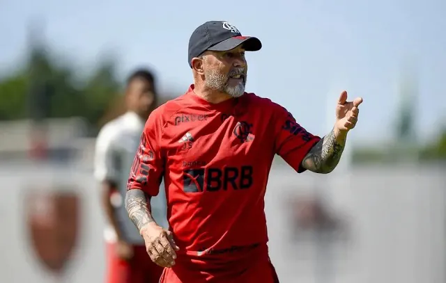 Sampaoli entra na Justiça contra Neto após apresentador acusá-lo de racismo