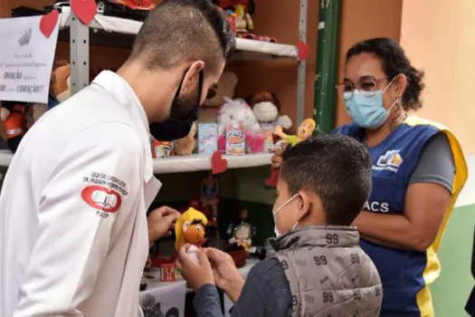 Santo André entrega brinquedos para crianças atendidas na USF Jardim Ana Maria