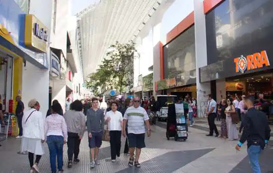 Santo André libera uso de máscaras em locais fechados e amplia horário do comércio