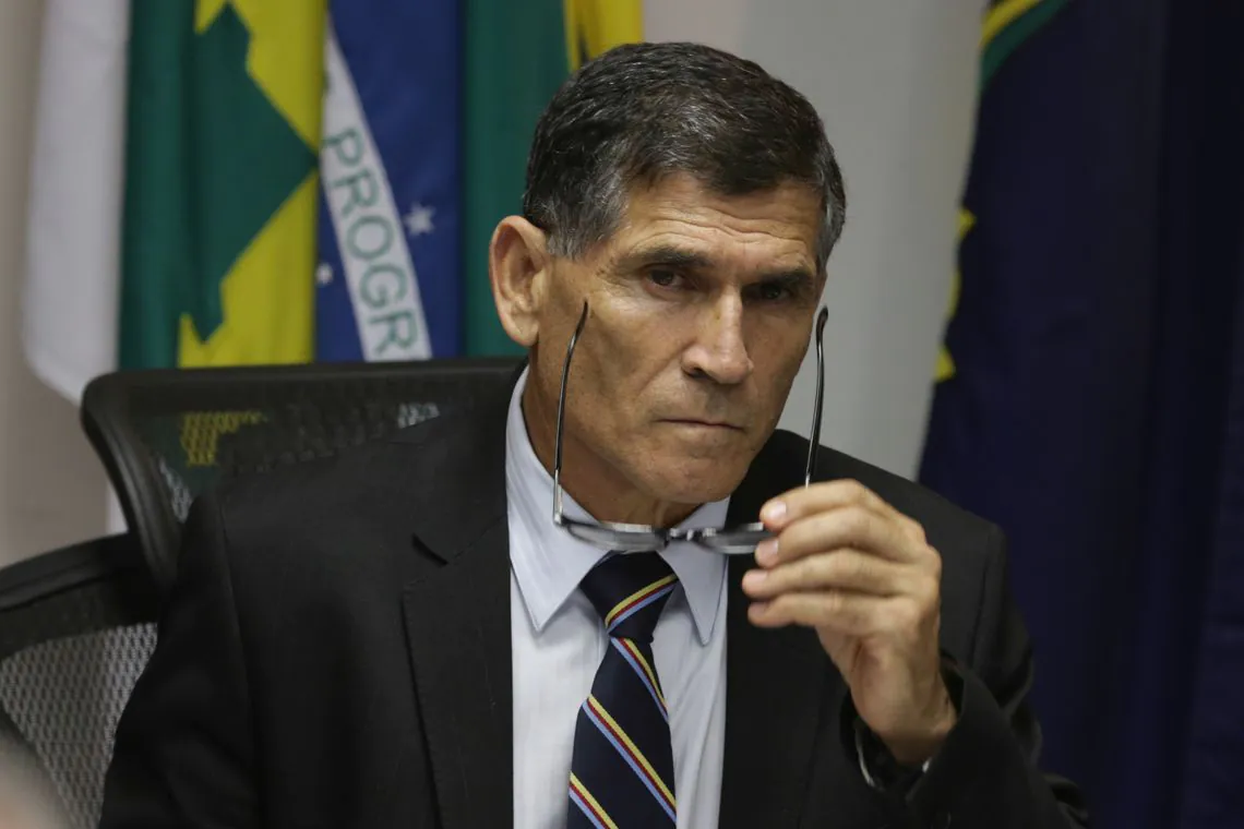 Bolsonaro demite general Santos Cruz da Secretaria de Governo