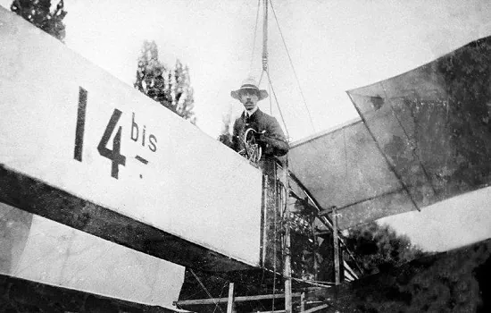 Primeiro voo há 115 anos: Santos Dumont aliou invenções à ciência