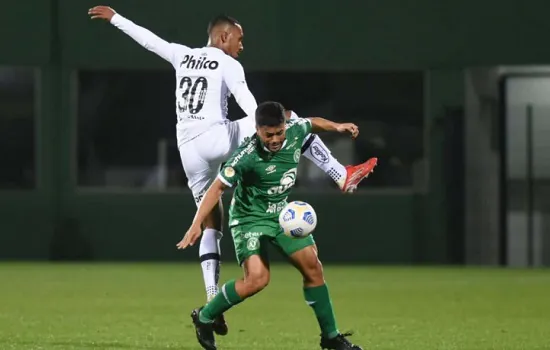 Santos aposta na força da Vila Belmiro para embalar e derrotar a Chapecoense