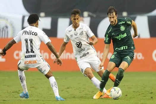 Em jogo de 4 gols, Santos e Palmeiras empatam na Vila Belmiro