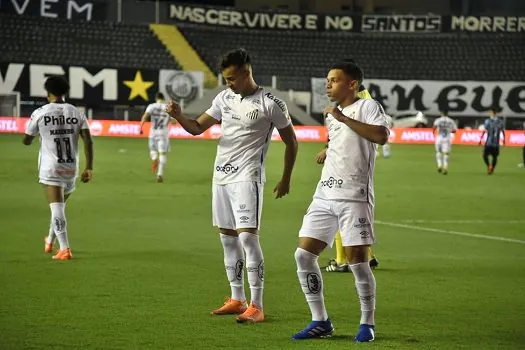 Santos goleia o Grêmio na Vila Belmiro e está nas semifinais da Libertadores