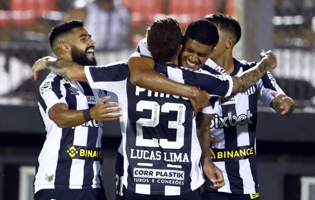 Santos vence Botafogo-SP na Vila e avança na Copa do Brasil