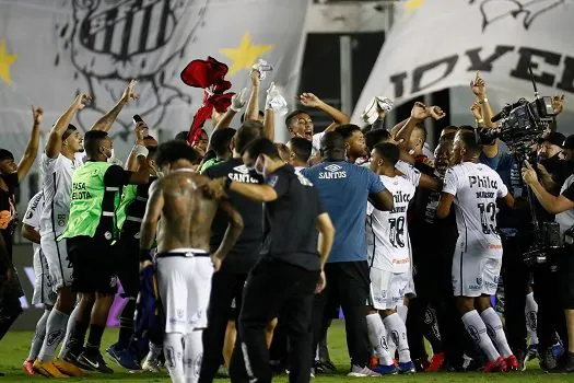 Santos faz 3 a 0 no Boca e fará final da Libertadores contra o Palmeiras no próximo dia 30