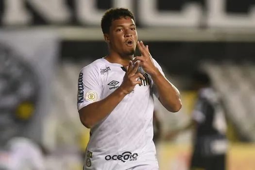 Santos vence Corinthians e se aproxima de vaga na Pré Libertadores